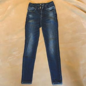 KanCan Signature Jeans